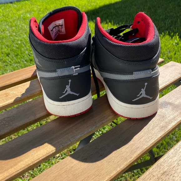 Air Jordan Retro 1 Mid Cool Grey-Black Bred edition. - Picture 9 of 10